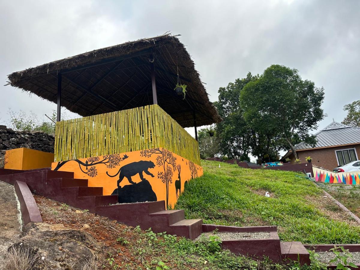 Spathodea Vagamon Bagian luar foto
