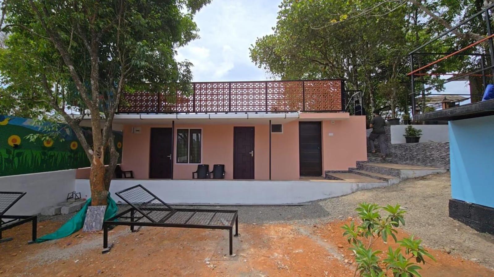 Spathodea Vagamon Bagian luar foto